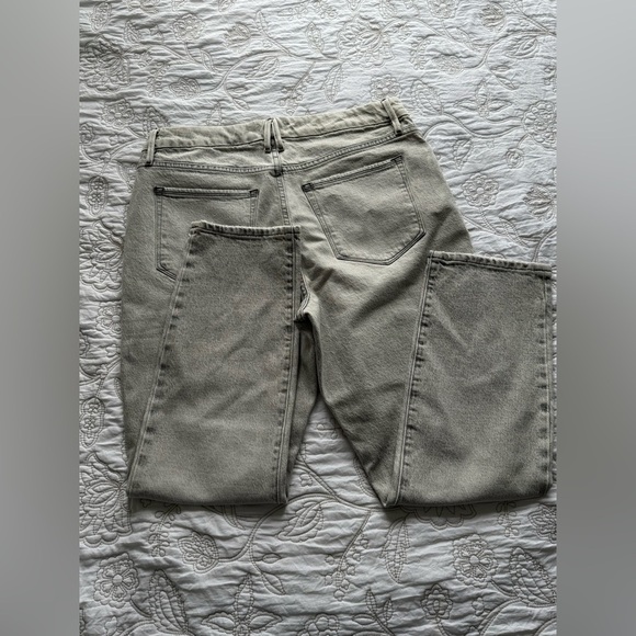 Good American Light Gray Straight Leg Jeans - Picture 7 of 8